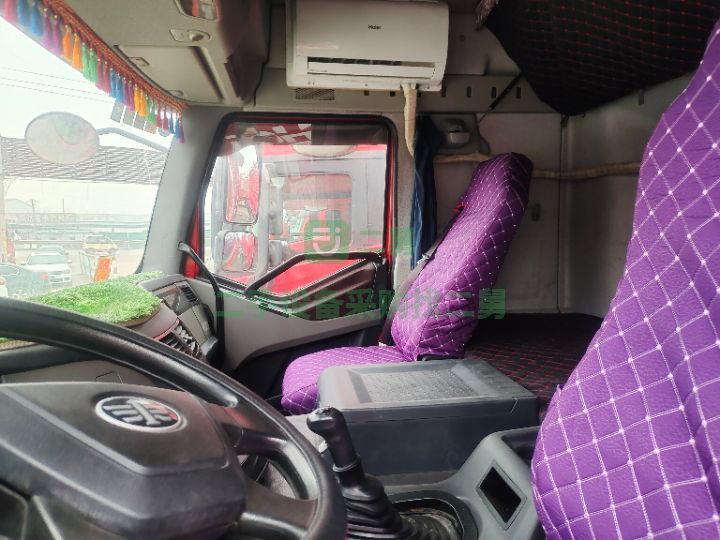 出售17年解放J6P/420馬力牽引車，車況原版