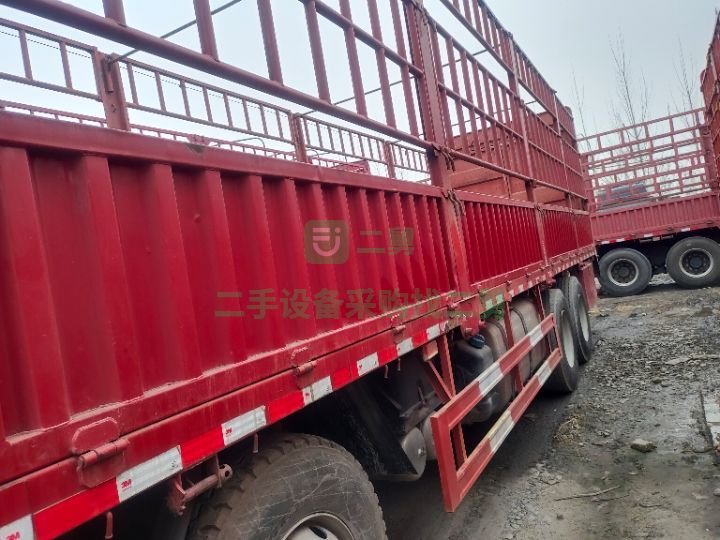 出售17年解放J6P/420馬力牽引車，車況原版