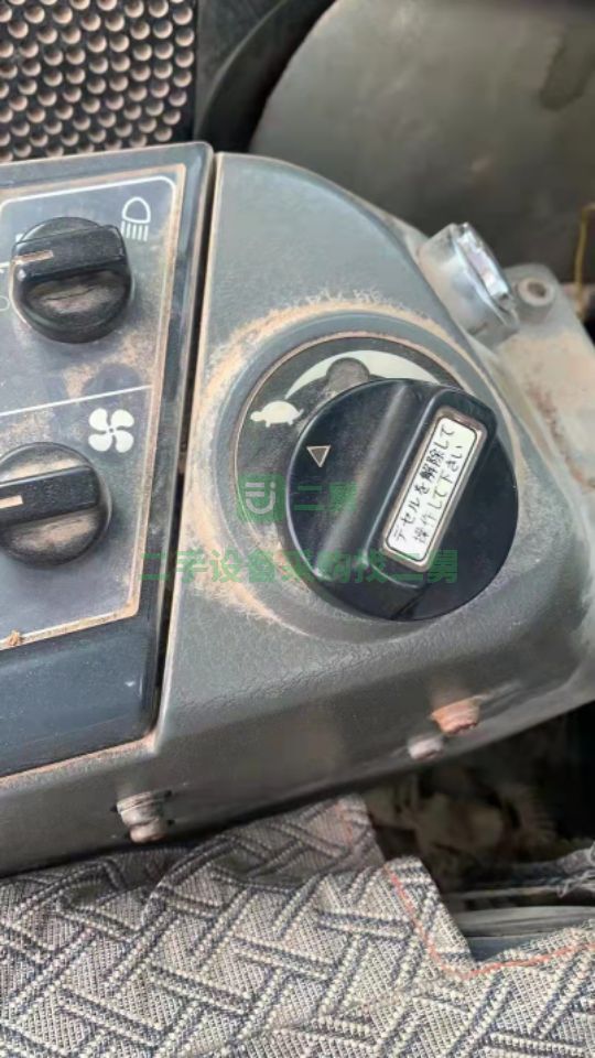 出售二手的小松60-7挖掘機(jī)
