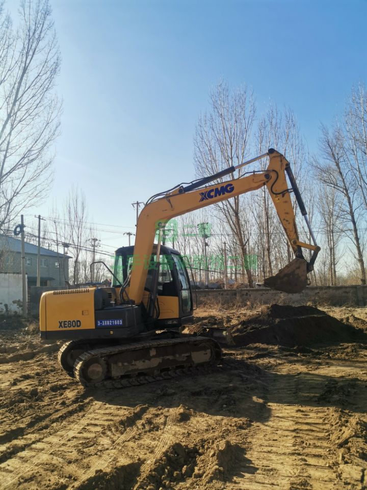 出售二手的九成新的徐工80挖掘機