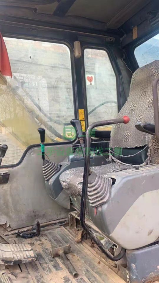 出售二手的小松60-7挖掘機(jī)