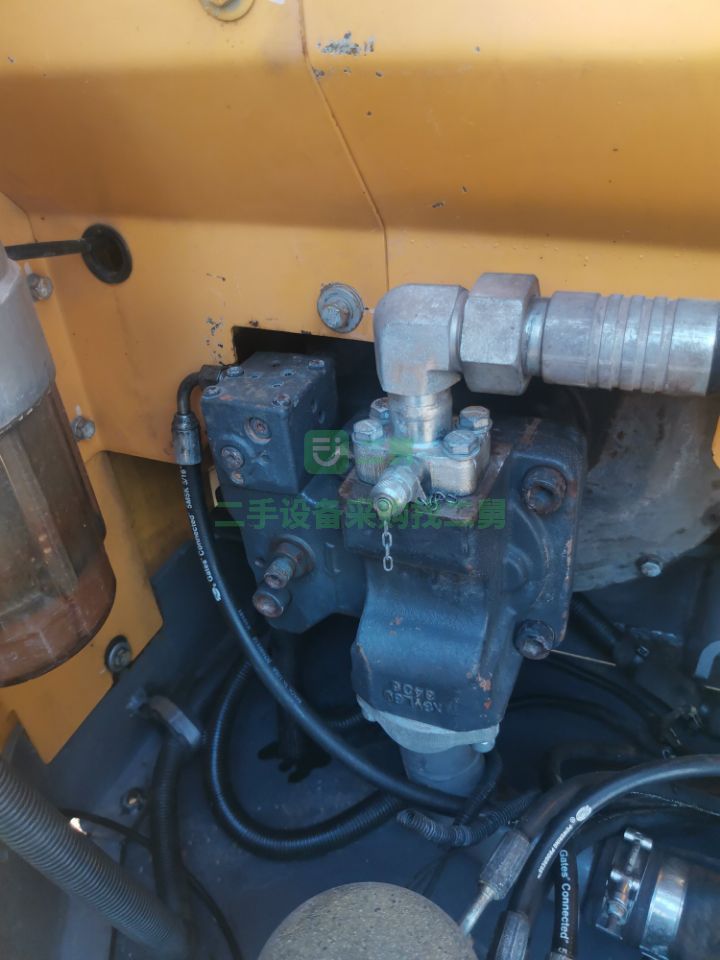 出售二手的九成新的徐工80挖掘機