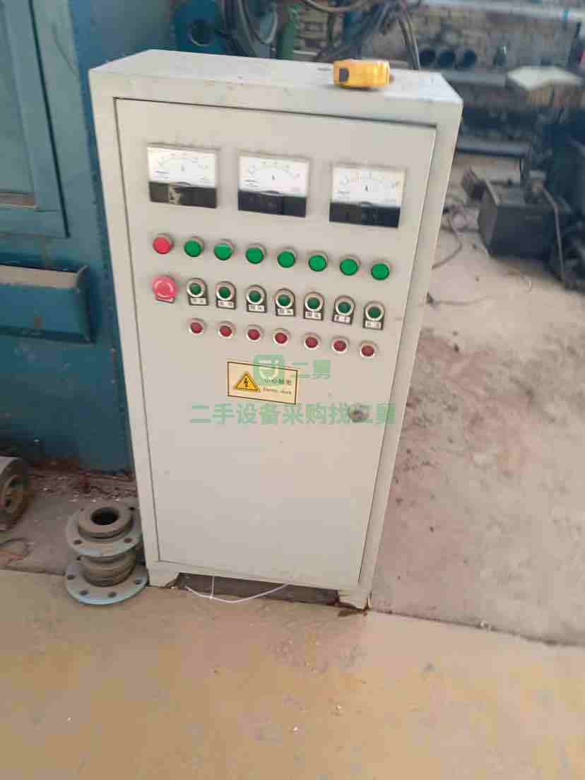 出售寬2.5米，高3米，3個11KW拋頭器，單鉤一噸拋丸機
