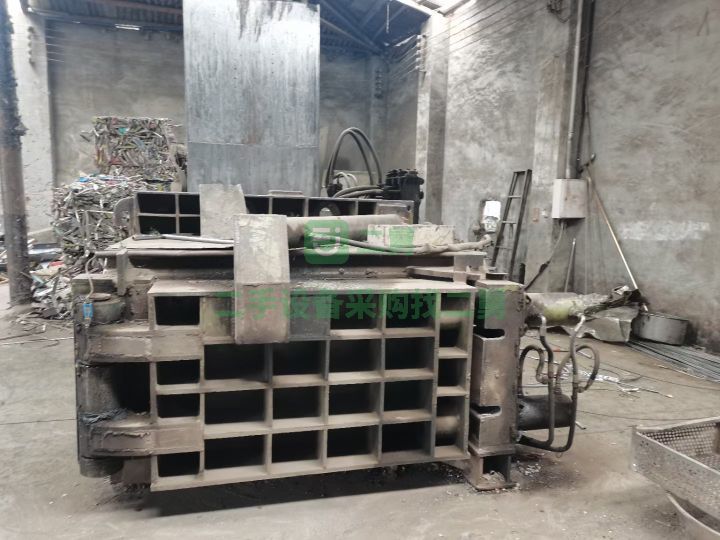 出售300噸廣州科上邊老虎機，料箱2米5×1米5