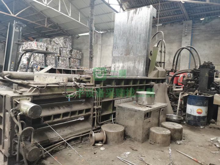 出售300噸廣州科上邊老虎機，料箱2米5×1米5