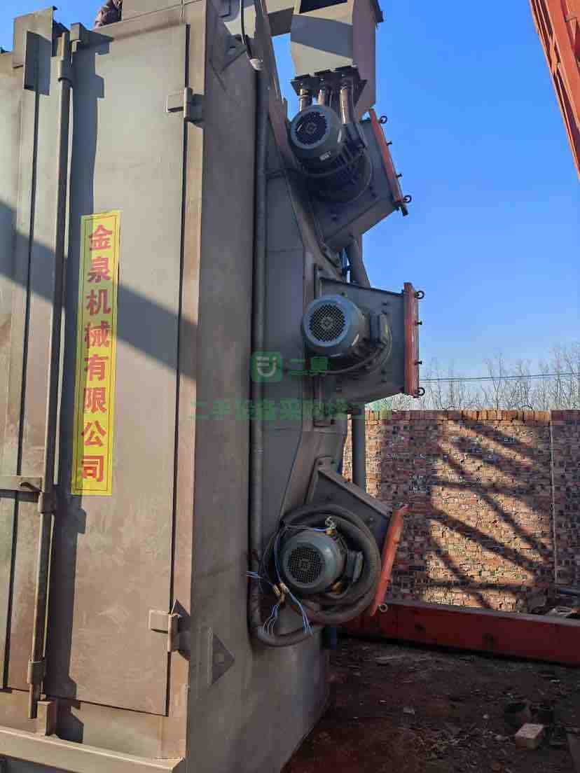 出售吊鉤式拋丸機(jī)，寬1.8米高2.75米，雙鉤一噸去年機(jī)器