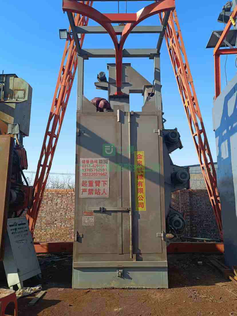 出售吊鉤式拋丸機(jī)，寬1.8米高2.75米，雙鉤一噸去年機(jī)器