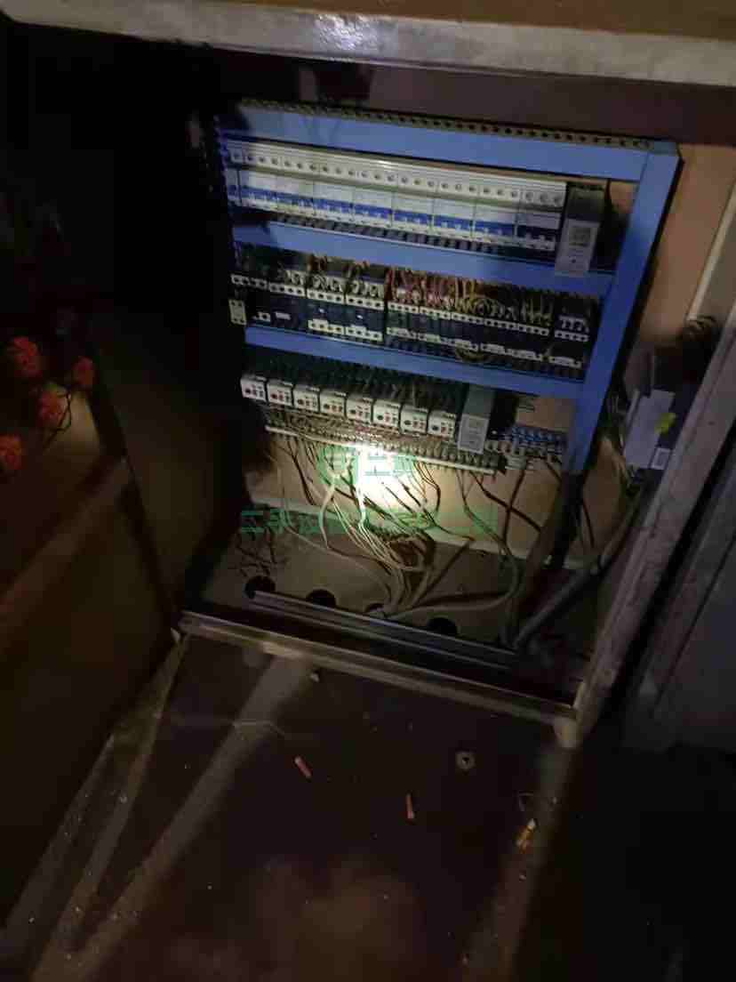 出售吊鉤式拋丸機，寬3米，高3米，帶變頻器