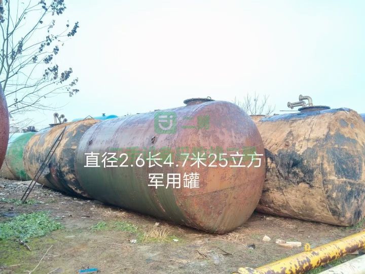 九成新的油罐