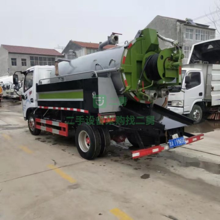 出售21年的藍牌4+2清洗吸污車
