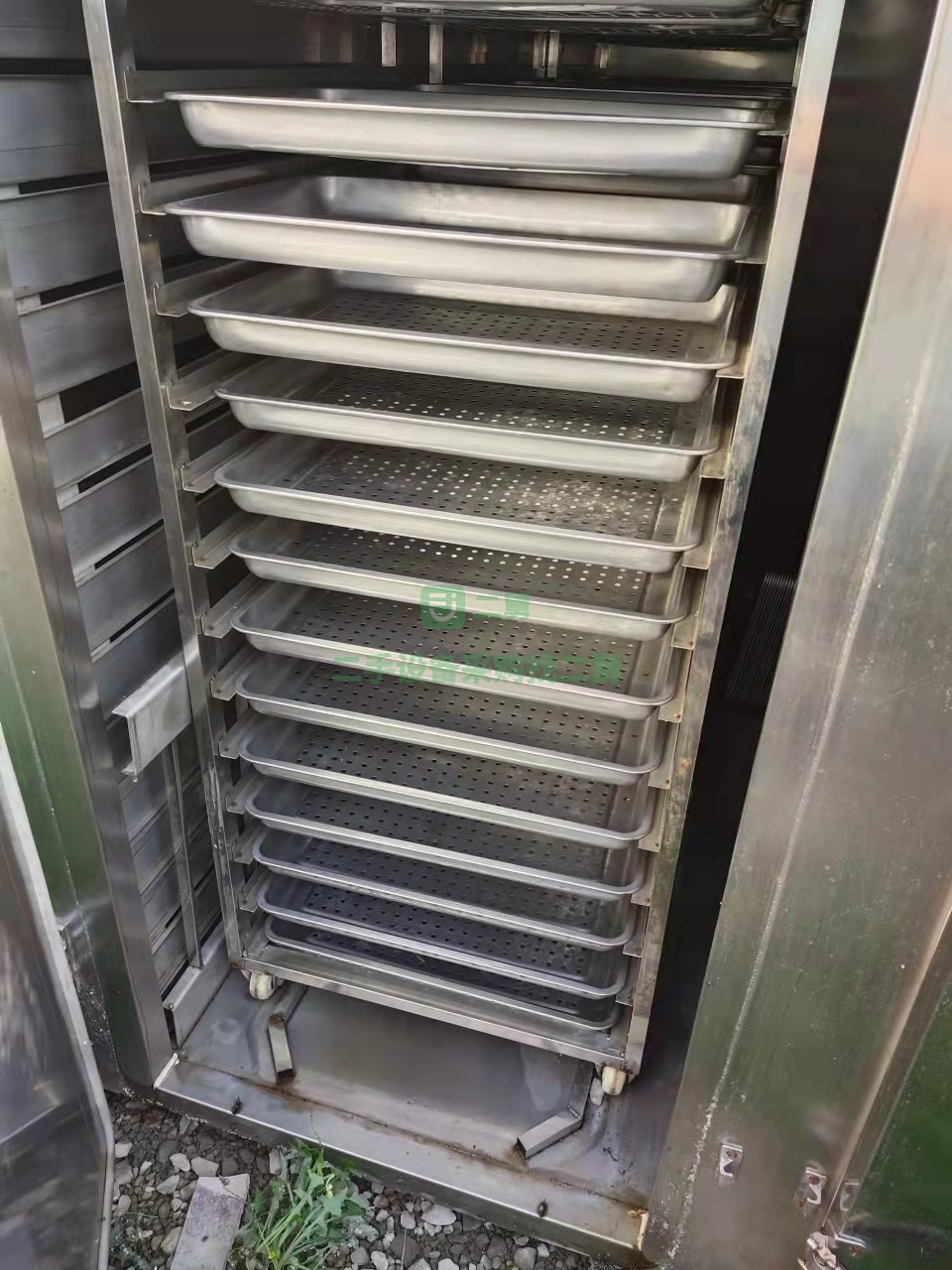 出售二手的九成新的兩門六車烘箱