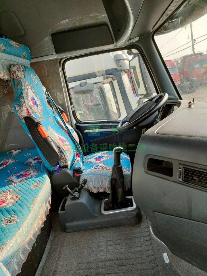 出售20年9月豪沃單驅國五440馬力牽引車