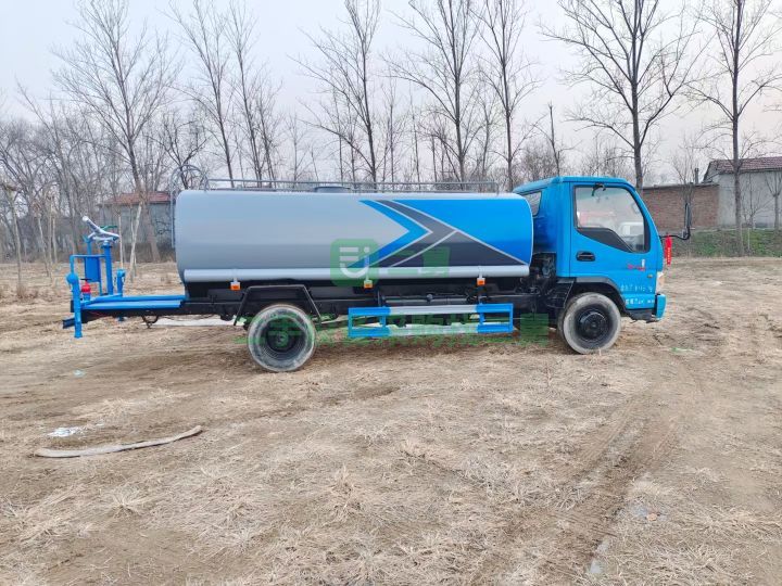 出售8噸二手奧鈴灑水車