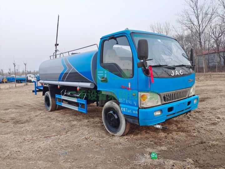 出售8噸二手奧鈴灑水車