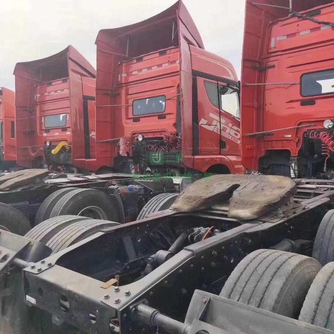 我公司剛到一批解放J6雙驅定做各種掛車