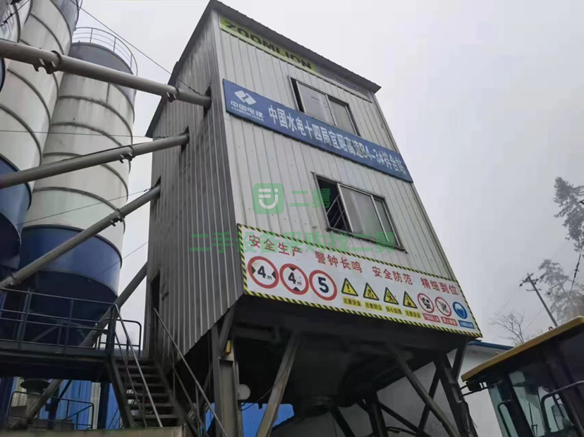 云南昭通出售雙線中聯120攪拌站帶罐子20年設備打了幾萬方