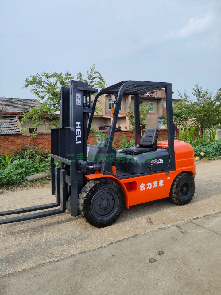 出售二手叉車噸位齊全，價格優(yōu)惠質(zhì)保一年全國送貨上門