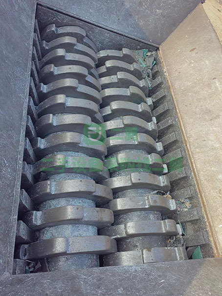 轉讓馬鞍山長鴻產1200型二手撕碎機,45千瓦電機,刀片直徑400厚度50