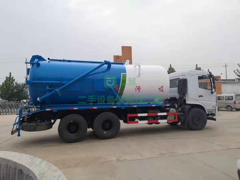 出租東風華神T5后八輪—吸污車