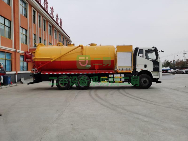 出租一汽解放后八輪清洗吸污車