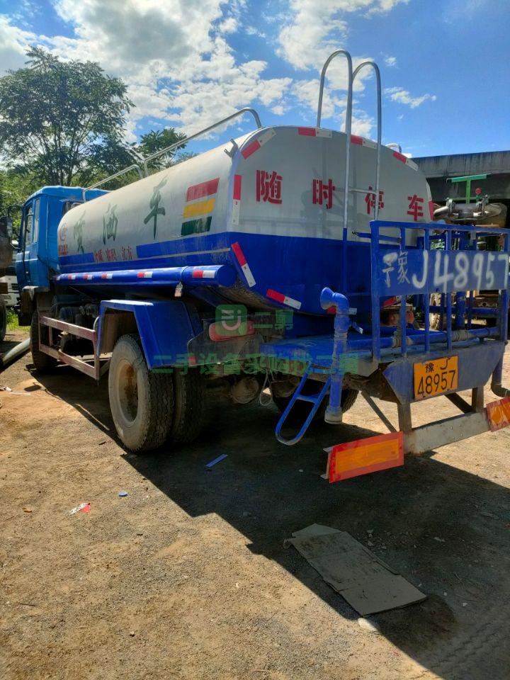 出租東風(fēng)153灑水車。