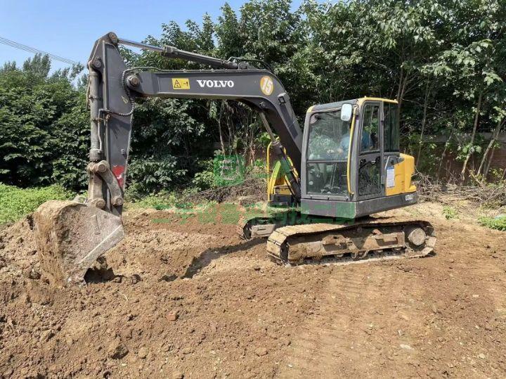 出售農(nóng)村個人干活20年沃爾沃80挖掘機(jī)