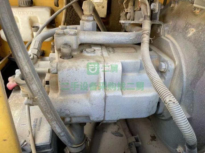 出售農(nóng)村個人干活20年沃爾沃80挖掘機(jī)