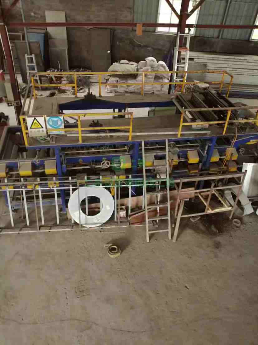 出售多功能復合板，泡沫巖棉出板機