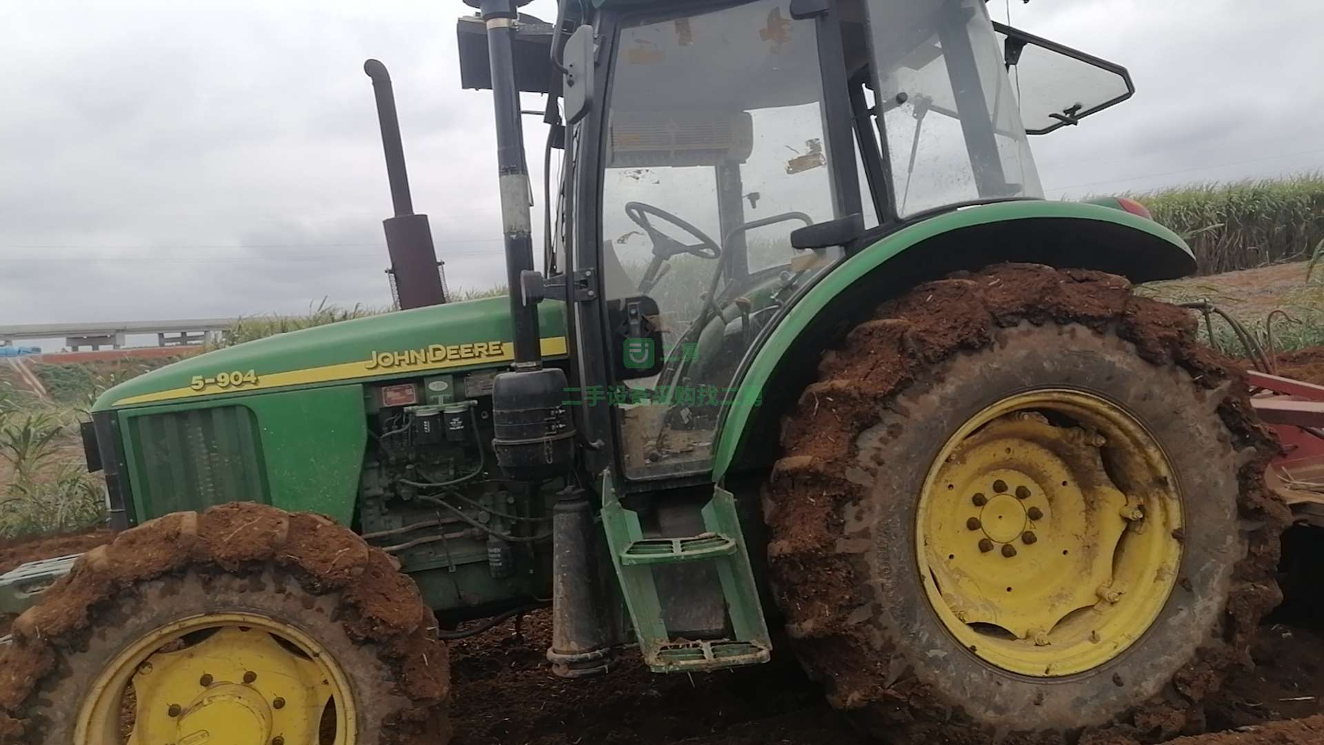 出售拖拉機精品車況，配有農具價格可議