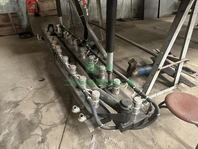 出售瀝青灑布車